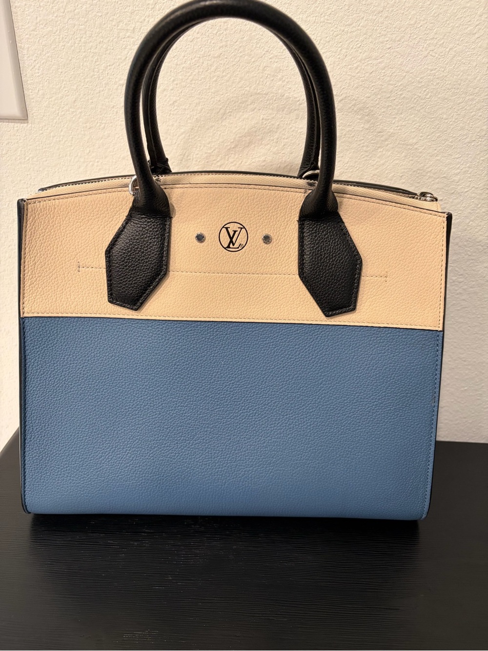 Louis Vuitton City steamer leather handbag in blue